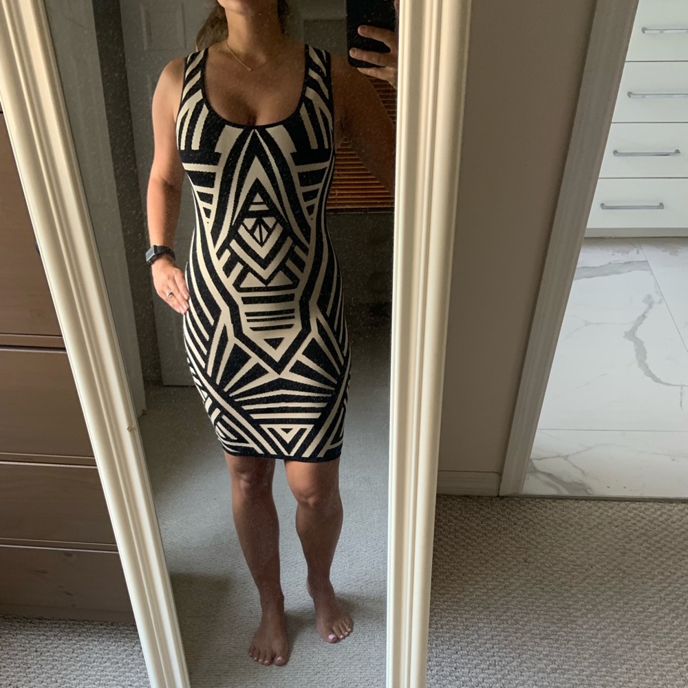 Stretchy Geometric Bodycon Dress - Picture 2 of 4